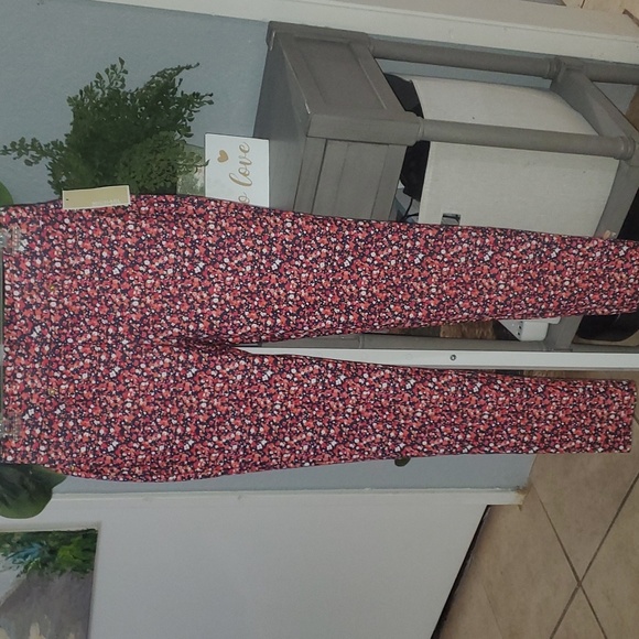 Michael Kors Pink Floral Pull up leggings - Picture 2 of 10